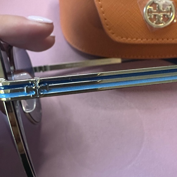 EUC Tory Burch Aviator Sunglasses with Case - Picture 4 of 4